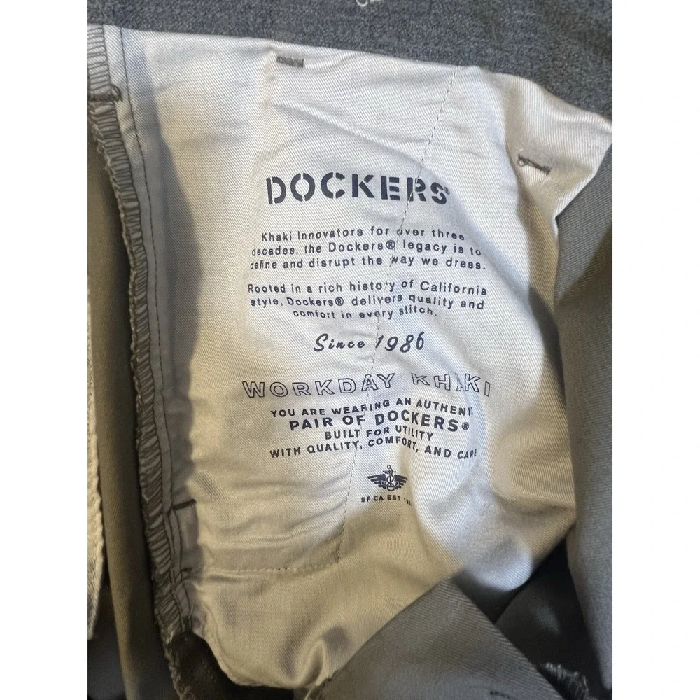 Dockers Men's Classic Fit Workday Khaki Waterless Stretch Pants 42x30 Brown